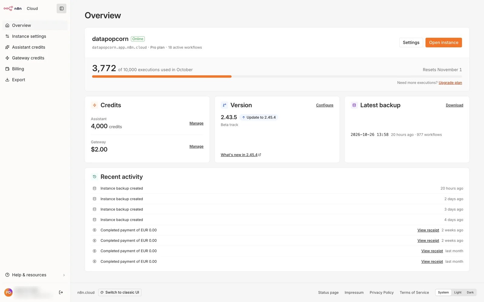 app.n8n.cloud Overview 화면. 옛 n8n 로고와 주황색 Open instance 버튼, 실행 횟수와 버전 카드